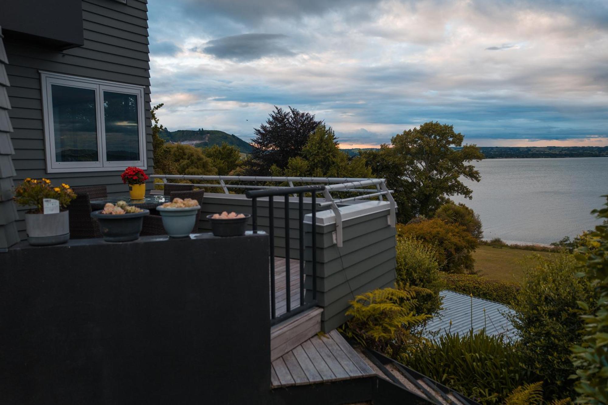 Rotorua Serenity Lakeview Retreat Extérieur photo