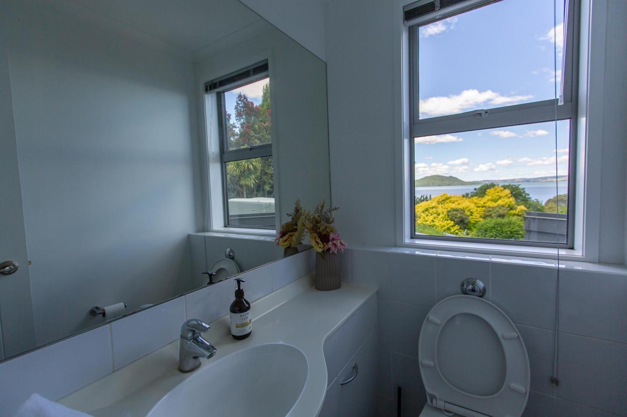 Rotorua Serenity Lakeview Retreat Extérieur photo