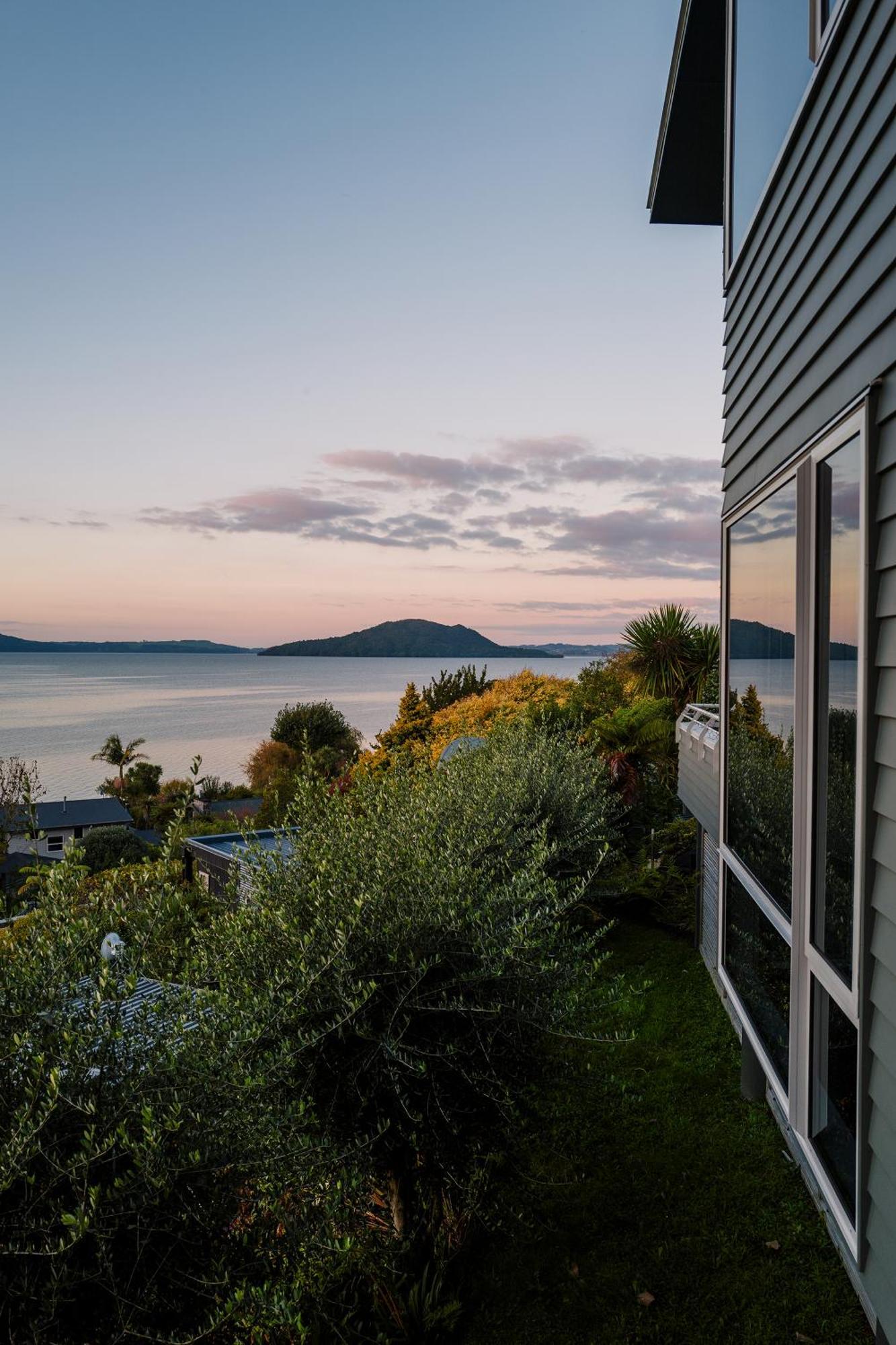 Rotorua Serenity Lakeview Retreat Extérieur photo